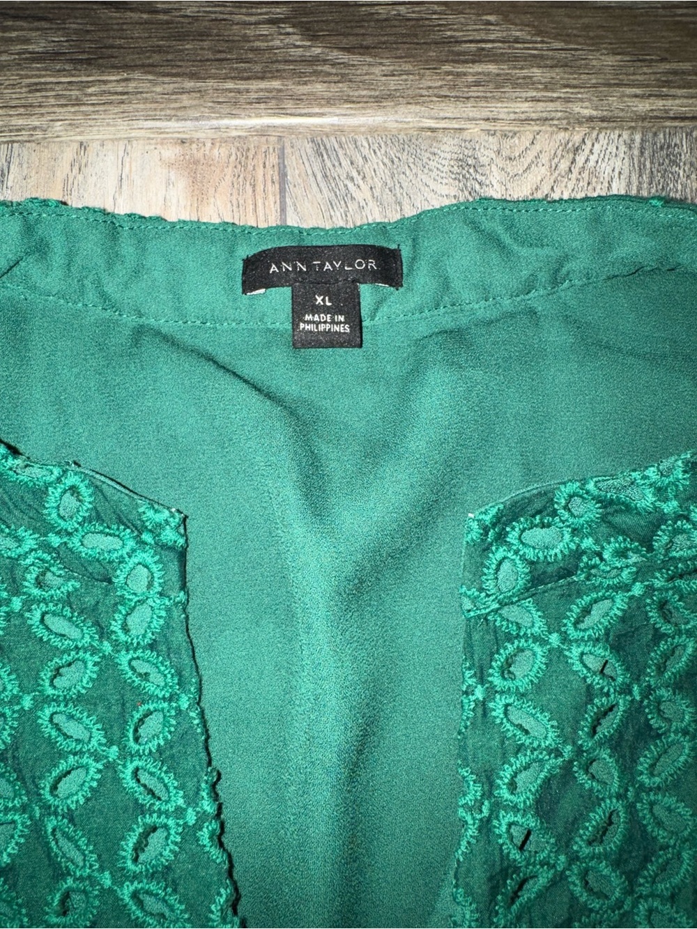 Ann Taylor Split Neck Eyelet Lace Blouse SzXL - Picture 3 of 8